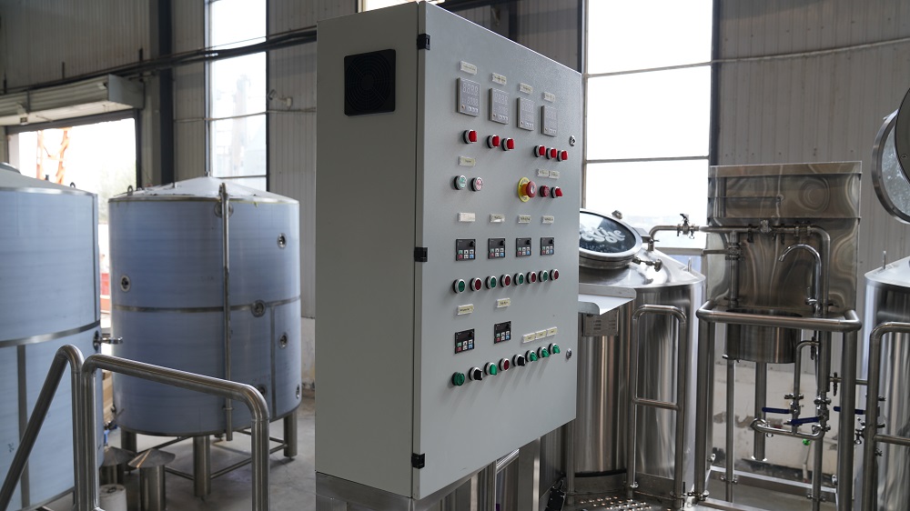 天泰精釀<a href=http://www.phpaspjc.cn/ target=_blank class=infotextkey>啤酒設備</a>PID釀造控制柜