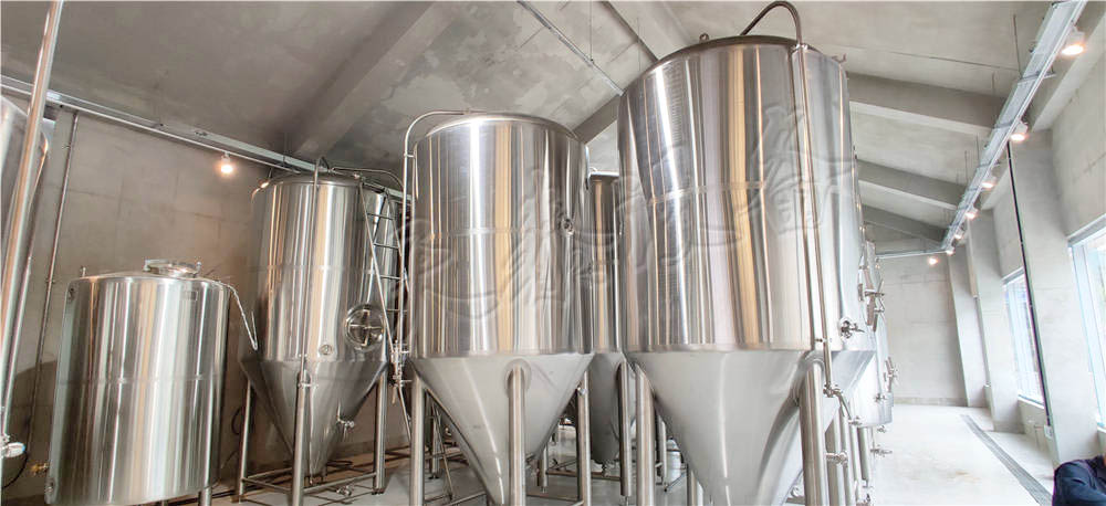 精釀啤酒設(shè)備中錐形罐的特點
